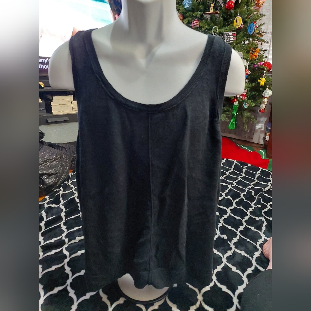Like New OLD NAVY sweater black tank XXL